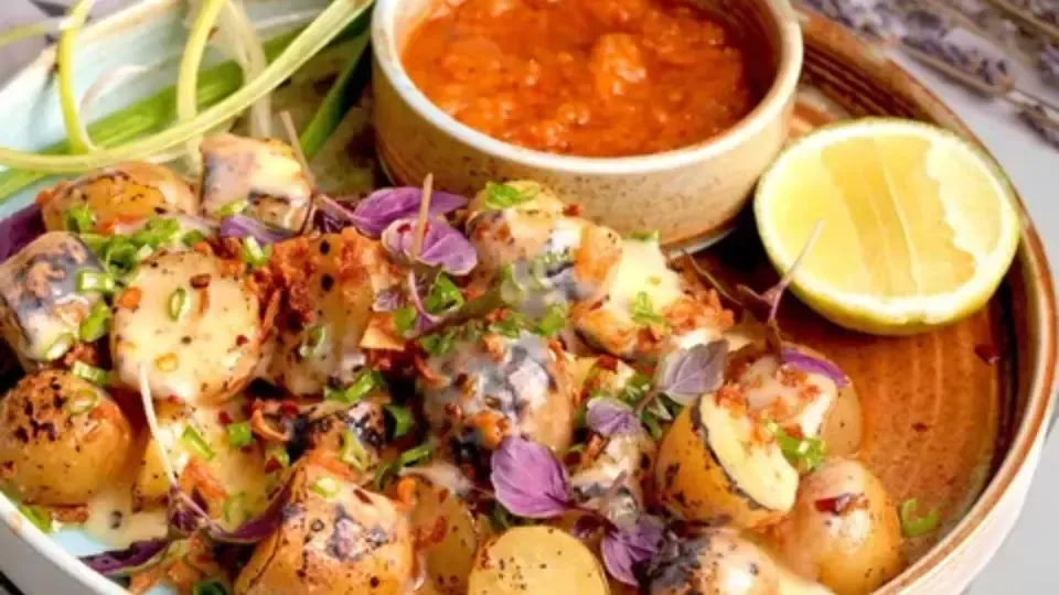 بطاطا صغيرة محملة بالجبن